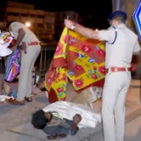Bengaluru police distribute blankets to pavement dwellers