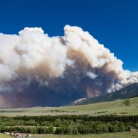 Wildfire in US state forces evacuation of hundreds