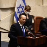 New Israeli PM warns Hamas against 'any more violence'