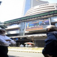 Banking stocks power markets to rise; global cues positive