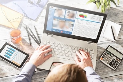 Staring at yourself during virtual chats may worsen your mood Staring at yourself during virtual chats may worsen your mood
