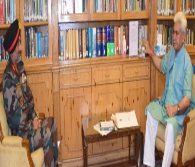 15 Corps Commander calls on J&K Lt Governor