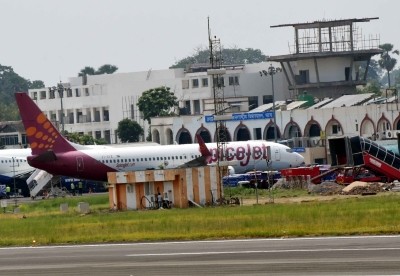 Pilots Monika Khanna, Baljeet Bhatia hailed as heroes in SpiceJet fire case Pilots Monika Khanna, Baljeet Bhatia hailed as heroes in SpiceJet fire case