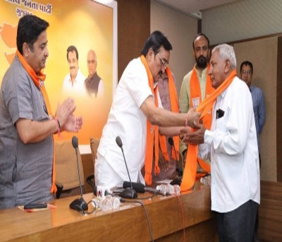 Gujarat's vibrant co-op sector suffers as politicians hijack leadership roles Gujarat's vibrant co-op sector suffers as politicians hijack leadership roles