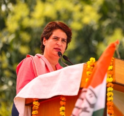 Priyanka cuts short her UP visit, returns to Delhi Priyanka cuts short her UP visit, returns to Delhi