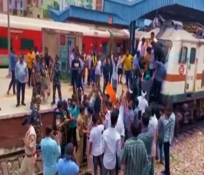 Agnipath protest: Railways cancel over 500 trains Agnipath protest: Railways cancel over 500 trains