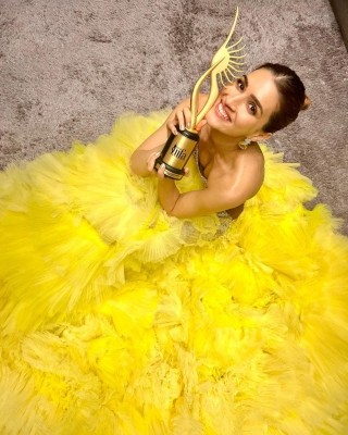 Kriti Sanon chuffed with her IIFA win for 'Mimi' Kriti Sanon chuffed with her IIFA win for 'Mimi'