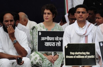 'Throw out govt' Priyanka leads Agnipath protest in Delhi 'Throw out govt' Priyanka leads Agnipath protest in Delhi