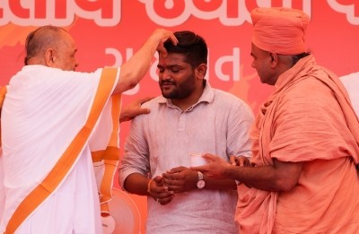 Congress demands Hardik's apology for calling Patidars 'anti-social' Congress demands Hardik's apology for calling Patidars 'anti-social'