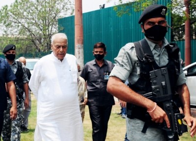 Presidential polls: JMM & AAP skip Yashwant Sinha's nomination Presidential polls: JMM & AAP skip Yashwant Sinha's nomination