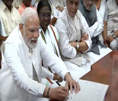 Presidential poll: Draupadi Murmu files nomination in Modi's presence Presidential poll: Draupadi Murmu files nomination in Modi's presence