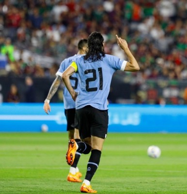 Cavani shines as Uruguay beat Mexico 3-0 Cavani shines as Uruguay beat Mexico 3-0