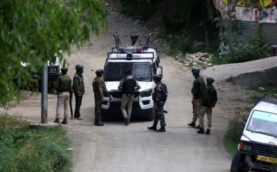 Twin ecounters break out in J&K's Pulwama, Sopore Twin ecounters break out in J&K's Pulwama, Sopore