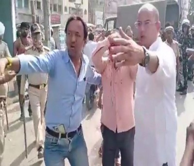 Communal flare-up in Kanpur, 17 held Communal flare-up in Kanpur, 17 held