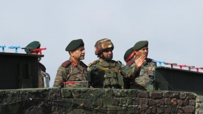 Northern Army commander visits troops deployed on LoC in Kashmir
