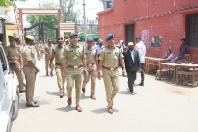 Varanasi seers seek lockdown of violence-linked mosques Varanasi seers seek lockdown of violence-linked mosques