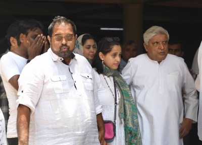 Javed Akhtar, Vishal Bhardwaj among others attend KK's funeral, bid final goodbye Javed Akhtar, Vishal Bhardwaj among others attend KK's funeral, bid final goodbye