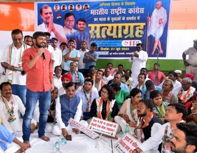 Kanhaiya Kumar leaves Patna Satyagrah venue after ABVP protest Kanhaiya Kumar leaves Patna Satyagrah venue after ABVP protest