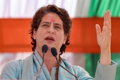Don't lose hope, Priyanka tells party men Don't lose hope, Priyanka tells party men