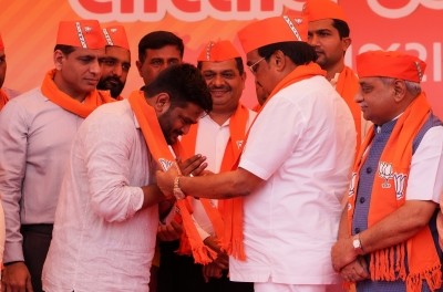 I am joining Narendrabhai's army as a sepoy: Hardik Patel I am joining Narendrabhai's army as a sepoy: Hardik Patel
