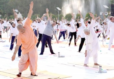Yogi leads Yoga Day celebrations in UP Yogi leads Yoga Day celebrations in UP