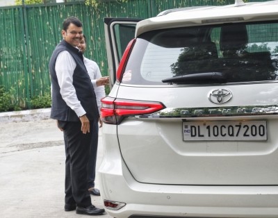 Amid Maha drama, Nadda meets Fadnavis Amid Maha drama, Nadda meets Fadnavis
