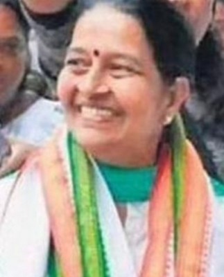 As Uma heads for comfortable win, Cong demands Kerala CM's resignation As Uma heads for comfortable win, Cong demands Kerala CM's resignation