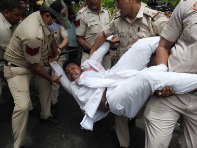 Cong leaders detained for trying to march towards ED office Cong leaders detained for trying to march towards ED office