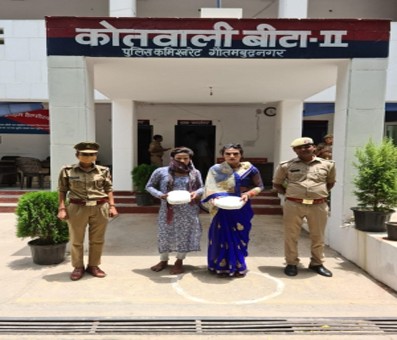 Two drug peddlers dressed as women nabbed by Noida Police Two drug peddlers dressed as women nabbed by Noida Police
