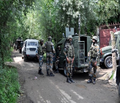 3 soldiers injured in blast in J&K's Shopian