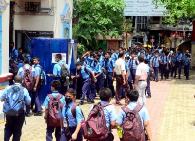Telangana school offers Rs 5,000 for admission Telangana school offers Rs 5,000 for admission