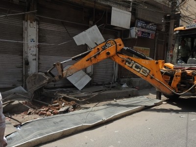 Bulldozers moved to home of Prayagraj violence accused Bulldozers moved to home of Prayagraj violence accused