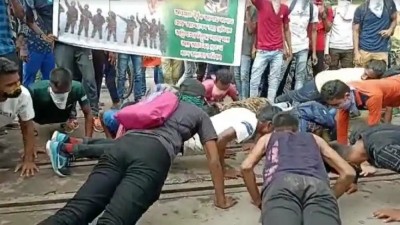 Anti-Agnipath protesters do push-ups on railway tracks in Bengal