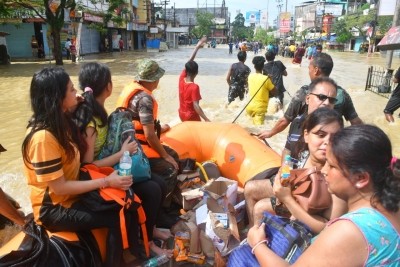 Indian Oil delivering cooking gas via boats in flood-hit Assam Indian Oil delivering cooking gas via boats in flood-hit Assam