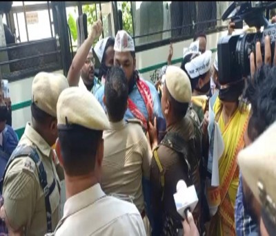 Guwahati: AAP workers detained during protest at Raj Bhavan Guwahati: AAP workers detained during protest at Raj Bhavan