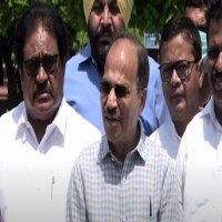 Cong MPs meet LS Speaker, complain about Delhi Police