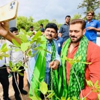 Salman Khan urges fans to plant trees