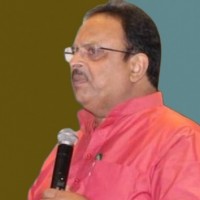 Guj Cong in-charge says he knows who are going to quit party