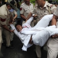 Cong leaders detained for trying to march towards ED office