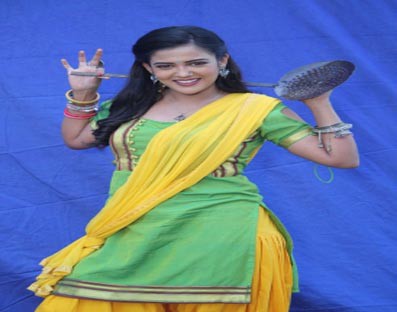 Gulki Joshi talks about her new avatar as a street vendor in 'Maddam Sir' Gulki Joshi talks about her new avatar as a street vendor in 'Maddam Sir'