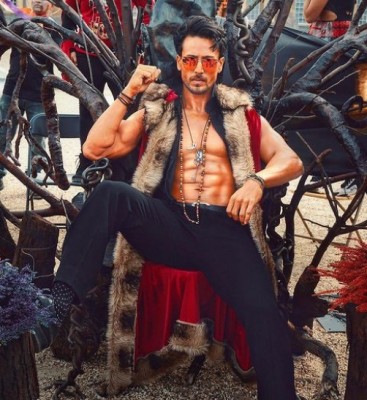 Tiger Shroff recalls romancing the mic with his first single 'Unbelievable' Tiger Shroff recalls romancing the mic with his first single 'Unbelievable'