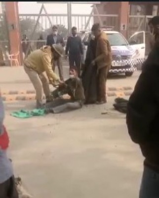 Self-immolation bid outside Supreme Court Self-immolation bid outside Supreme Court