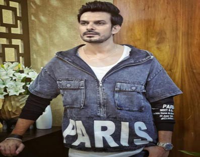 Kapil Arya enjoys family vacation with wife Gurpreet, delays honeymoon plans Kapil Arya enjoys family vacation with wife Gurpreet, delays honeymoon plans