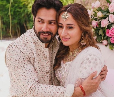 Varun treats fans with unseen wedding pics on 1st anniversary with Natasha Varun treats fans with unseen wedding pics on 1st anniversary with Natasha