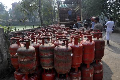 LPG cylinders explode during illegal refilling in Bengaluru, 3 injured LPG cylinders explode during illegal refilling in Bengaluru, 3 injured