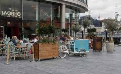 Growth of UK's Covid-hit service economy plunges Growth of UK's Covid-hit service economy plunges