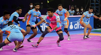 PKL 8: Maninder Singh helps Warriors thrash Pink Panthers PKL 8: Maninder Singh helps Warriors thrash Pink Panthers