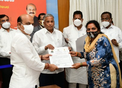 CM's housing scheme: Bommai distributes title deeds CM's housing scheme: Bommai distributes title deeds