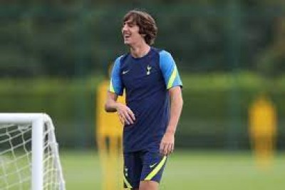 Tottenham's Bryan Gil reaches Valencia for medical Tottenham's Bryan Gil reaches Valencia for medical
