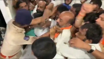 Telangana: BJP keeps political heat on over state president's arrest Telangana: BJP keeps political heat on over state president's arrest